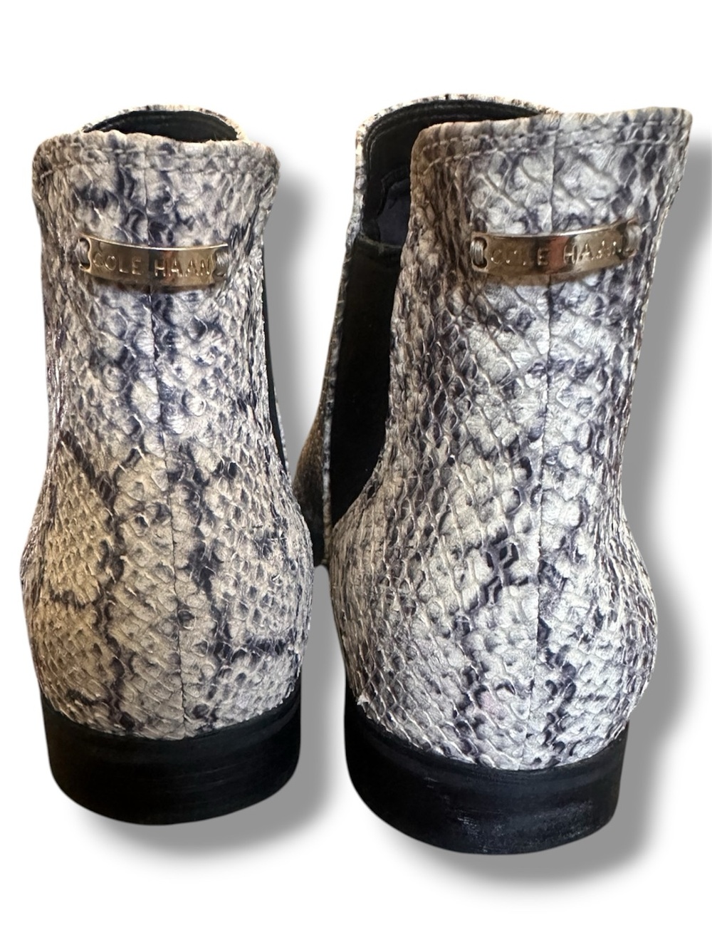 EUC Cole Haan “Hara” Pointed Toe Snakeskin Print Chelsea Ankle Booties Size 8.5 - Picture 5 of 10